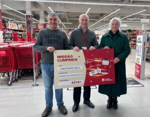 Entrega do apoio da Campanha de Natal 2025 da Missão Continente à Cáritas Diocesana de Beja na loja Continente Beja